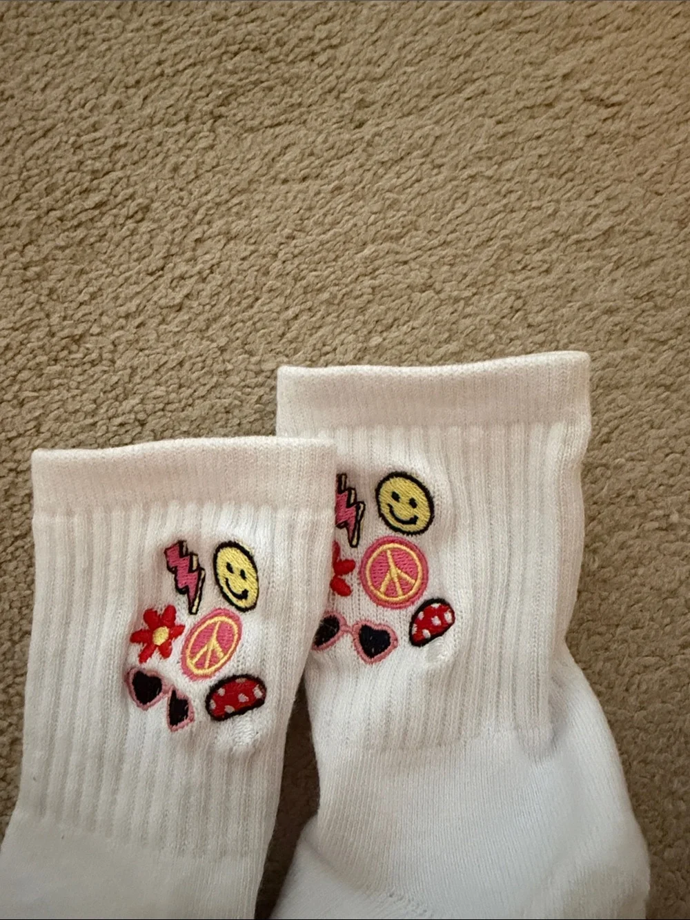 NWT Ellie Kay grip socks Os